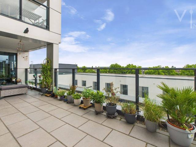 LIFESTYLE PUR! Exklusive Wohnung mit XXL Terrasse in prominenter Bestlage zzgl. TG Stellplätze