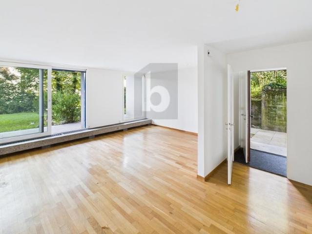 LIGHT WITH NEW KITCHEN AND PRIVATE GARDEN SEATING AREA