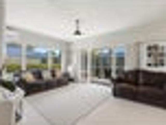 Light, bright & versatile family living