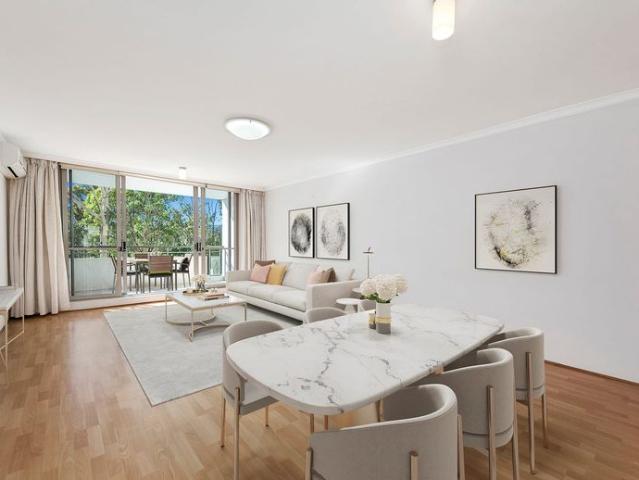 LIGHT FILLED APARTMENT WITH PARK VIEWS