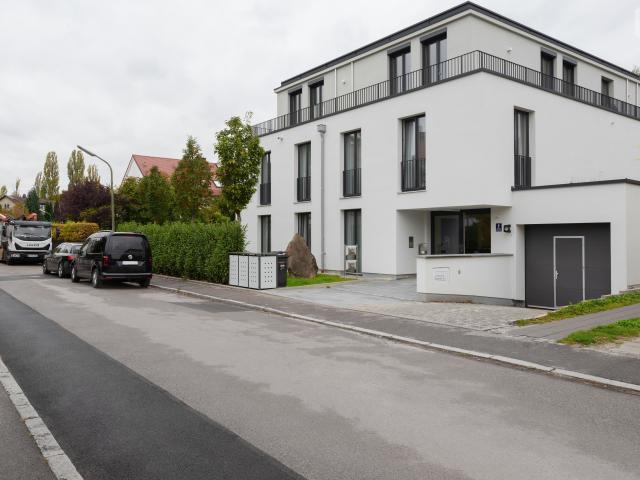 Light flooded apartment with weekly cleaning service & fitness studio in the house, perfect location in Bogenhausen