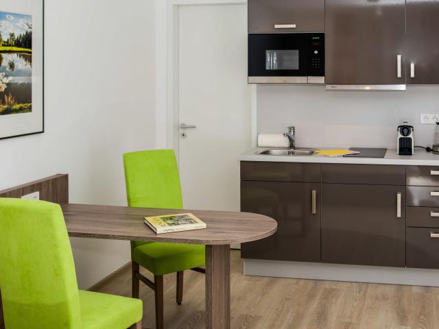 Light flooded apartment with weekly cleaning service & fitness studio in the house, perfect location in Bogenhausen