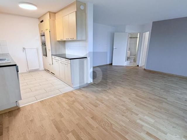 LIGHT FLOODED, QUIET & IDEALLY LOCATED
