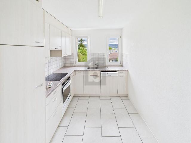 LIGHT FLOODED, SPACIOUS ON TWO FLOORS