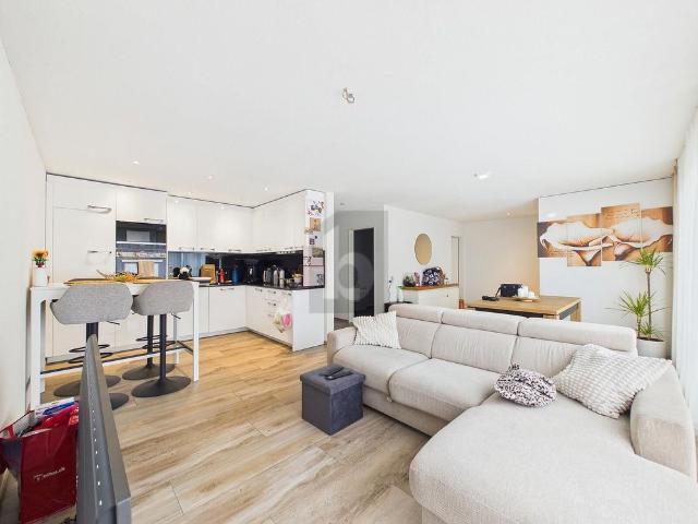 LIGHT FLOODED, WITH OPEN LIVING & DINING AREA