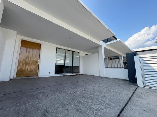 Like New House Garland 1 Kota Emerald Rawang