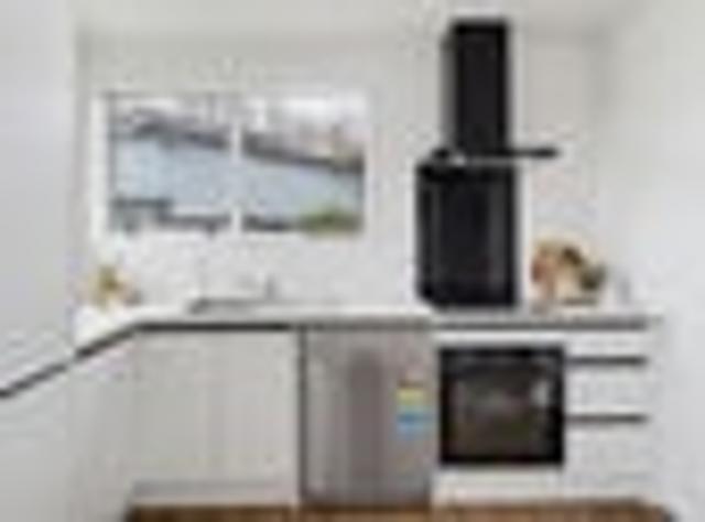 LIKE NEW. MOVE IN READY. EASY TO LOVE