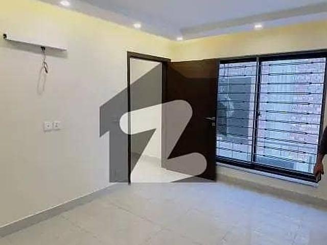 Like New Non Furnished Ready To Move Studio Apartment For Sale With Original Pics Attached