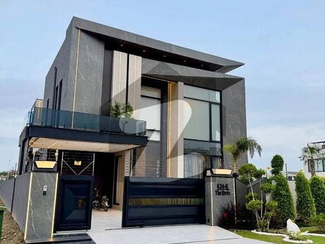 Like A Brand New House Prime Location Available For Sale