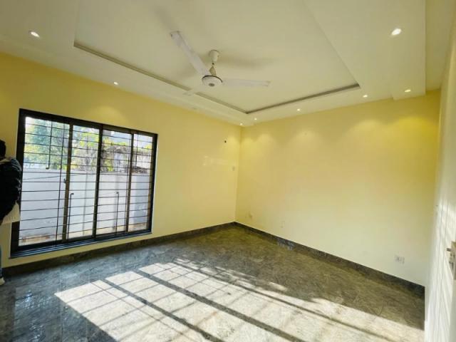 Like brand new house very lowest price in dha phase 4 ee block lahore dha phase 4 id 77199