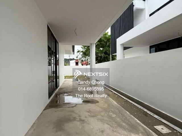 Lily & JasmineApartment @ Tampoi 公寓出售️【3房2厕】1001sqft 有电梯 有保安 靠近 Kipmart Tampoi 买东西吃东西 绝对不是问题️ 去Sutera 就是 2分钟车程 的事情 Selling Price RM280K 想找一间价格亲民、空间够大、生活便利的单位，这间真的值得安排看看