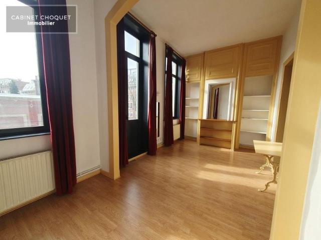 LILLE VAUBAN LA CATHO PROX RUE DE LA DIGUE RUE SOLFERINO BOULEVARD VAUBAN F1 BIS LUMINEUX AVEC CAVE Disponible de suite