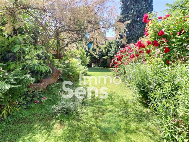 LILLE VAUBAN PLACE MARECHAL LECLERC MAISON JARDIN 250 m2 A RENOVER