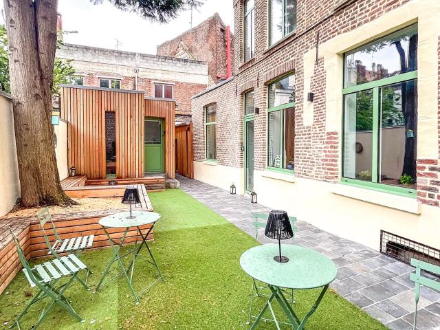 Lille VIEUX LILLE Immeuble à vendre 135m² 5 appartements Cour