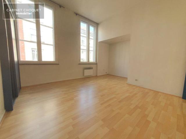 LILLE VIEUX LILLE PROX RUE ROYALE RUE DE JEMMAPES PROX PLACE DU CONCERT F2 AVEC TERRASSE Disponible de suite