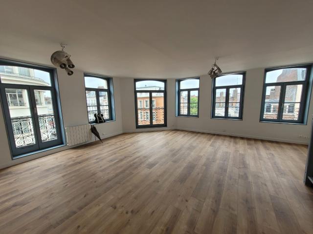Lille centre rue Nationale T4 de 117 m2 en duplex A VENDRE