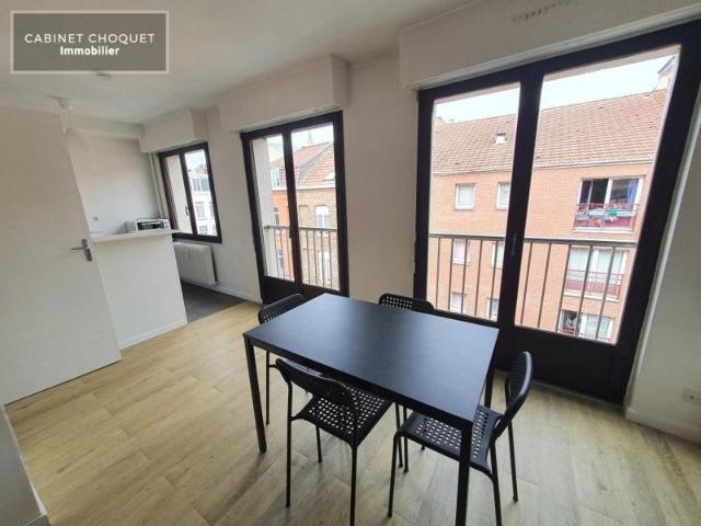 LILLE CENTRE VAUBAN LA CATHO METROS GAMBETTA REPUBLIQUE GRAND STUDIO EQUIPE