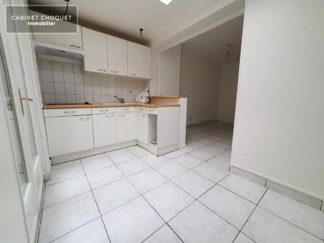 LILLE CORMONTAIGNE PROX RUE DE TURENNE METRO PORT DE LILLE FACILITES VOIES RAPIDES COMMERCES F2 AVEC COUR PRIVATIVE Disponible de suite