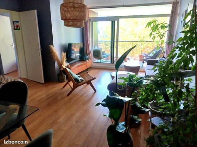 LILLE SAINT MAUR Beau T4 env. 98 m 3 chambres Terrasse sud