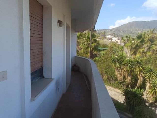Lipari, Isole Eolie, ottimo appartamento in condominio di mq. 99, ampio e spazio