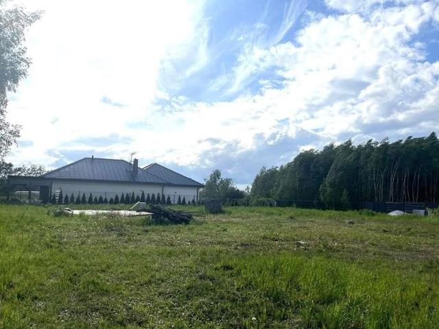 Działka budowlana 1210 m² z pozwoleniem i mediami
