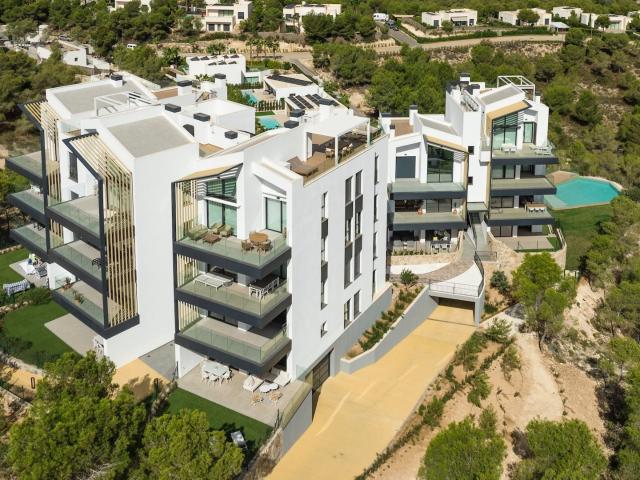 ¡LISTO YA ! Obra nueva, llave en mano apartamento con orientación al sure en planta baja en Las Colinas Golf, 3 dormitorios, 2 baños, piscina, parking y trastero