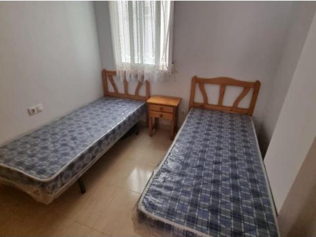 ? Listo para disfrutar: 2 dormitorios, terraza y piscina en Torrevieja