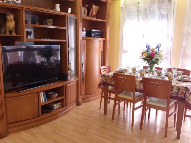 ¡Listo para entrar a vivir! Piso exterior, muy soleado, con ascensor, garaje y trastero en Valdefierro