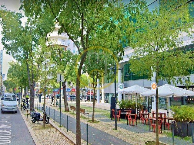 LISBON CENTER / METRO SALDANHA ap. T1 furnished. Garage