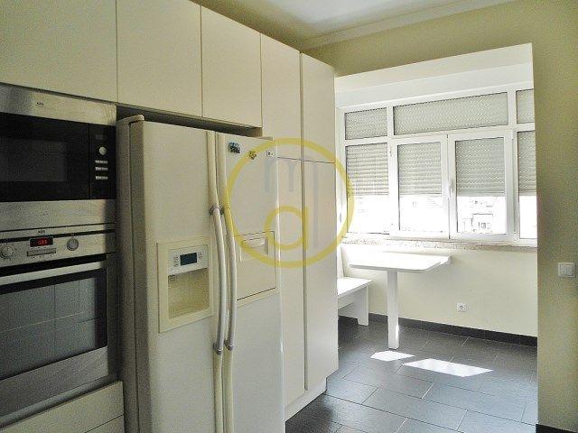 LISBON CENTER near AV. ROMA ap.T4 with equip. kitchen 3 wc