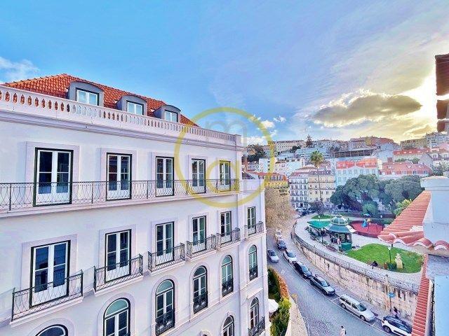 LISBON CENTER / AV. LIBERDADE METRO furnished T1 DUPLEX 2wc