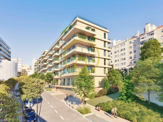 LISBON CENTER / AMOREIRAS apt. T2 with 3wc. Garage. Security