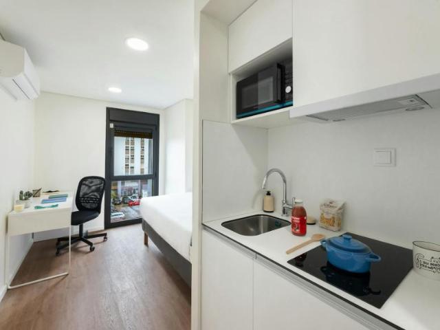 Lisbon Lisbon 1900 411 104825423