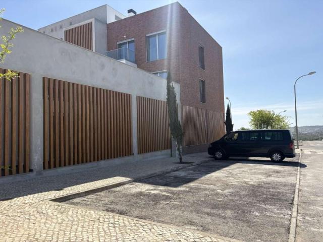 lisbon lisbon 2680 521 102918386