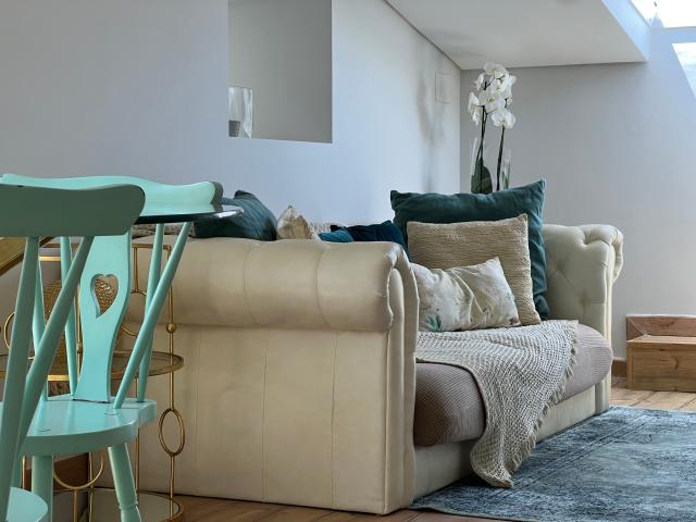 Lisboa Campo de Ourique Estrela T1 Penthouse remodelado mobilado e equipado, vista Rio Tejo. e ar condicionado