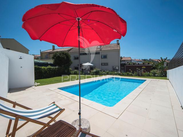 Lisboa / Olivais Próximo ao novo Hospital de Todos os Santos Moradia T6 + 1 com Piscina
