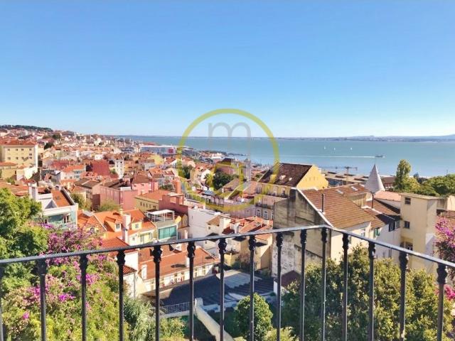 LISBOA / LAPA PENTHOUSE T2 com TERRAÇO panorâmico Lisboa › Estrela