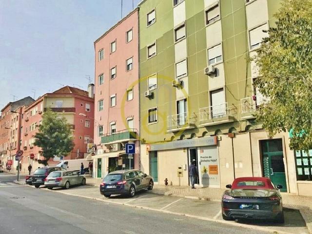 LISBOA / MOSCAVIDE apart. T1 com cozinha com esquentador Lisboa › Parque das Nações