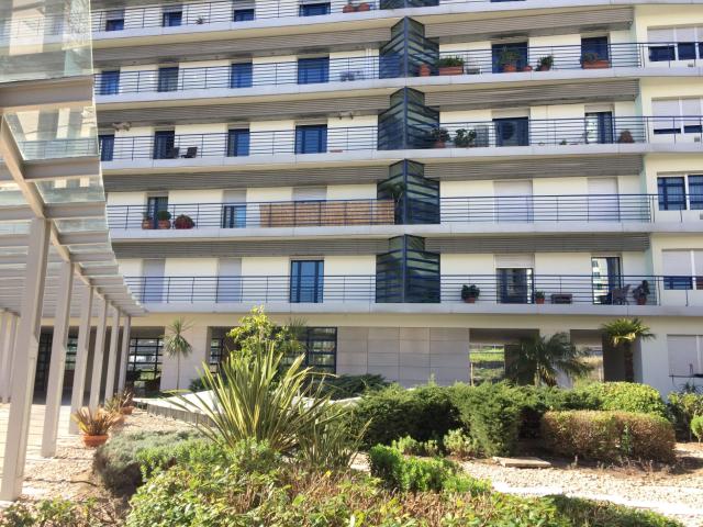 Lisboa TWIN TOWERS apartamento T3, com 1 estacionamento. Portaria e Segurança 24 Horas
