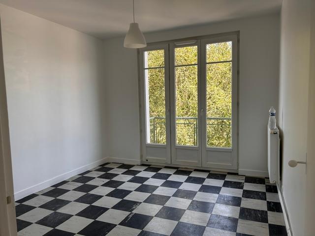 LISIEUX, F2 de 41,55 m² au 2ème étage avec balcon et cave