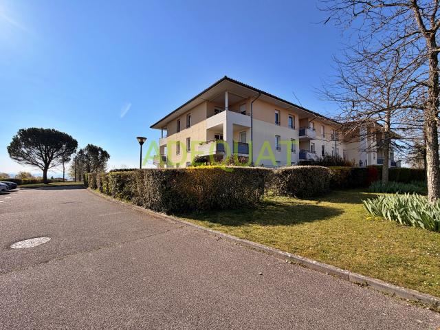 L'ISLE D'ABEAU, appartement T4 / 3 chambres / terrasse / piscine / jardin…