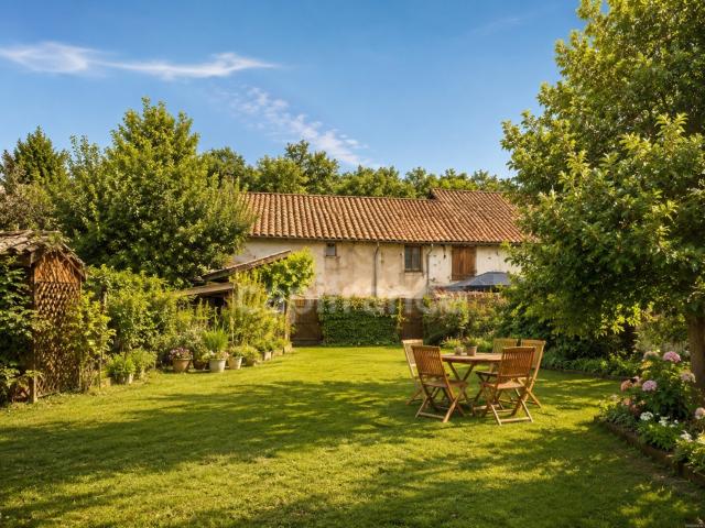 L'Isle En Dodon – Maison de village mitoyenne à rénover avec 700 m² de terrain, toiture neuve et fort potentiel