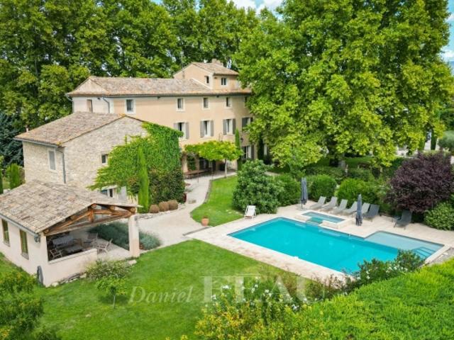 L'Isle sur la Sorgue Bastide XVIIIème avec dépendances