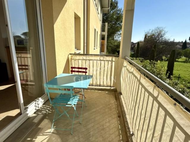 L'Isle sur la sorgue, Studio de 33 m² en residence sécurisée avec piscine et place de parking
