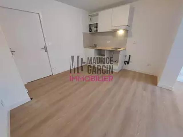 L'Isle sur la Sorgue 84800 Location appartement 2 pièces t2 au dernier étage