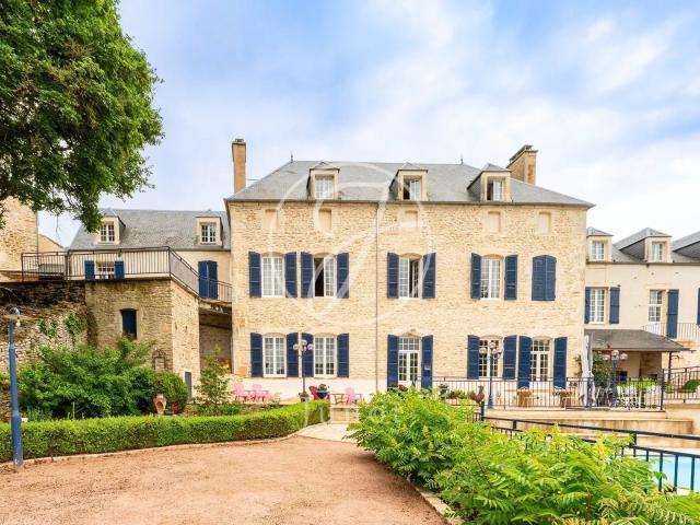 Avallon Yonne – Domaine 6 gîtes sur 6 ha avec piscine – à. 742m² Avallon