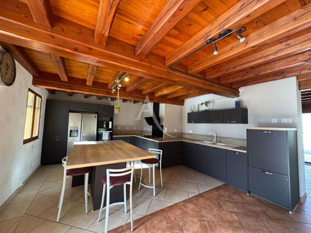 Lisle sur Tarn. Maison de +/ 193 m²