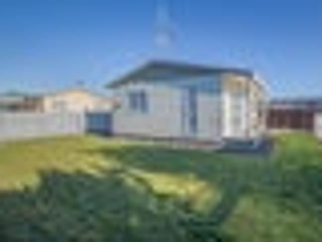 Little Cutie in Nikau