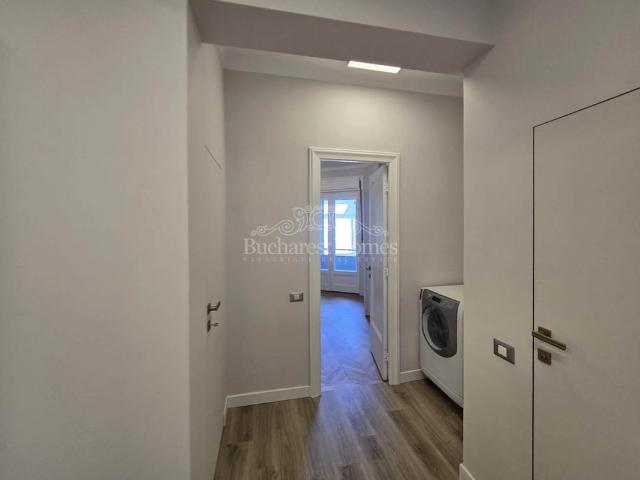 Little Paris Restaured Art Deco, Two Bedrooms, Downtown