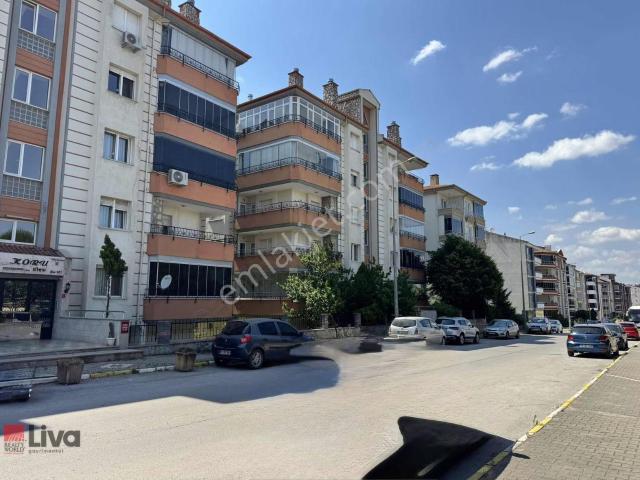 Livadan Bahçelievler De Önü Açık 170 M2 Ebeveyn Banyolu 3+1